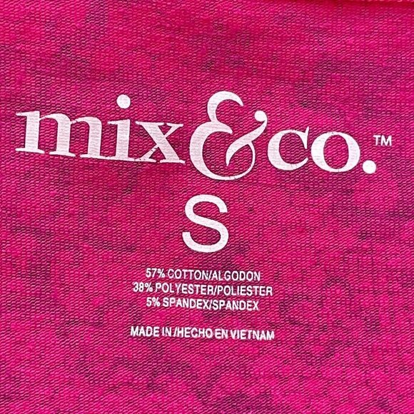 Mix & Co. Yoga Set with Capri Length Pants and Matching Tank Fuchsia and Black - Picture 5 of 5